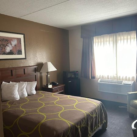 Super 8 By Wyndham Manchester Airport Екстериор снимка