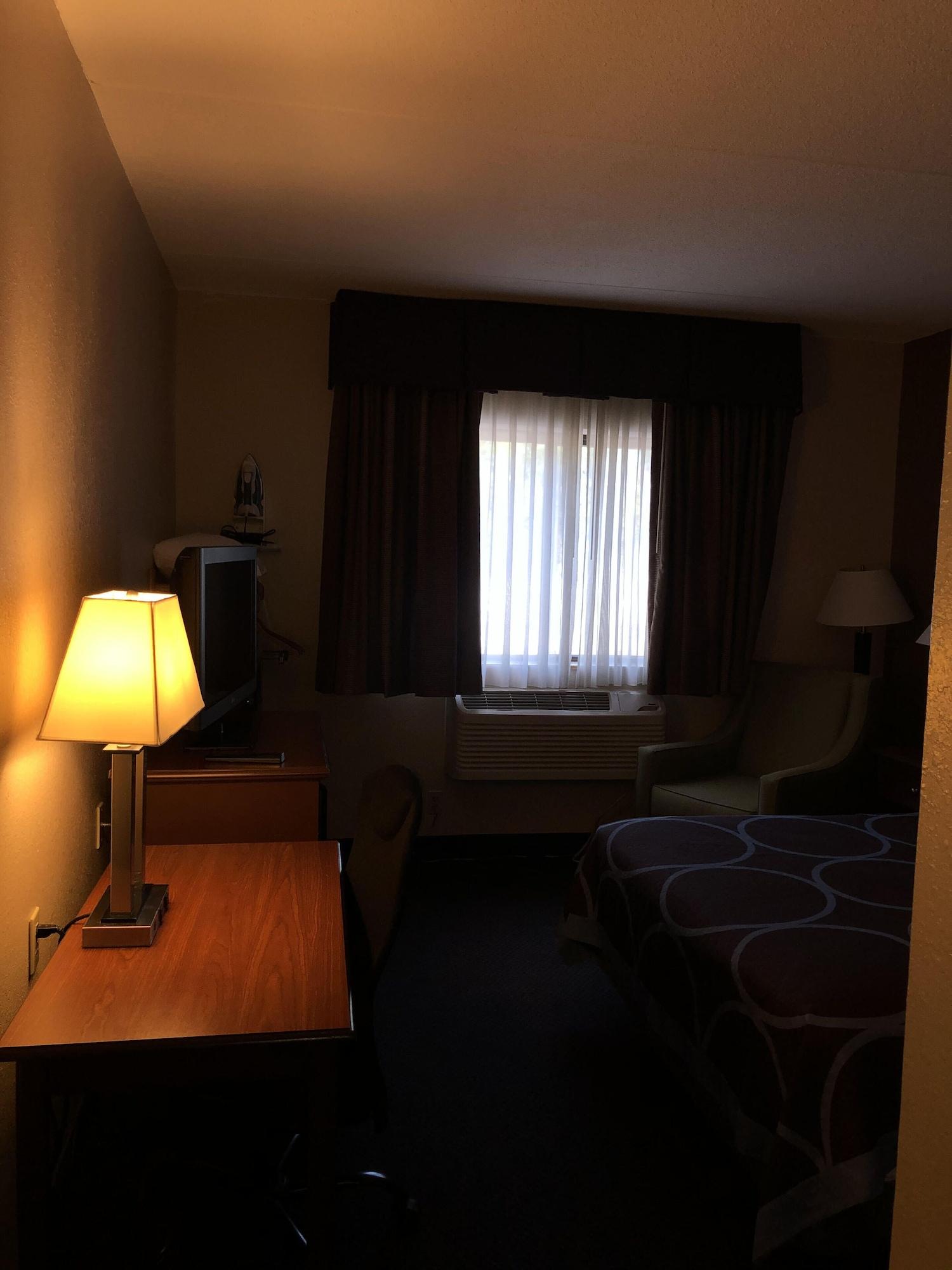 Super 8 By Wyndham Manchester Airport Екстериор снимка