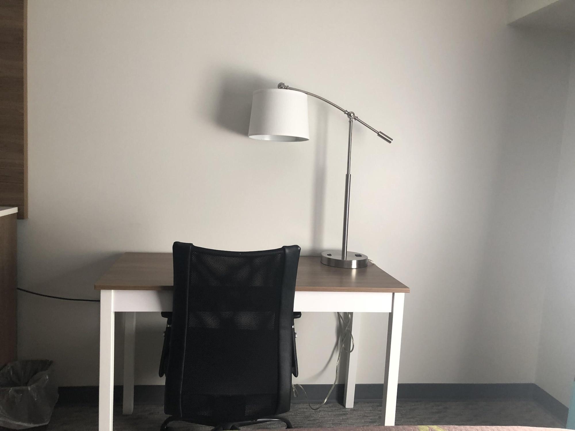 Super 8 By Wyndham Manchester Airport Екстериор снимка