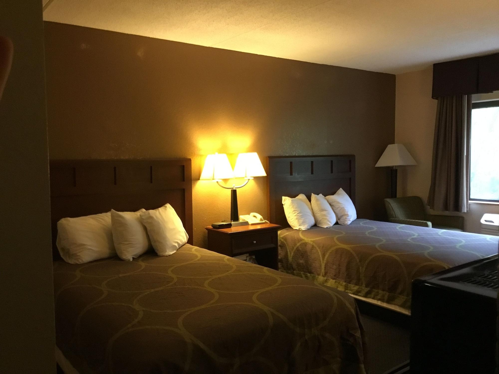 Super 8 By Wyndham Manchester Airport Екстериор снимка