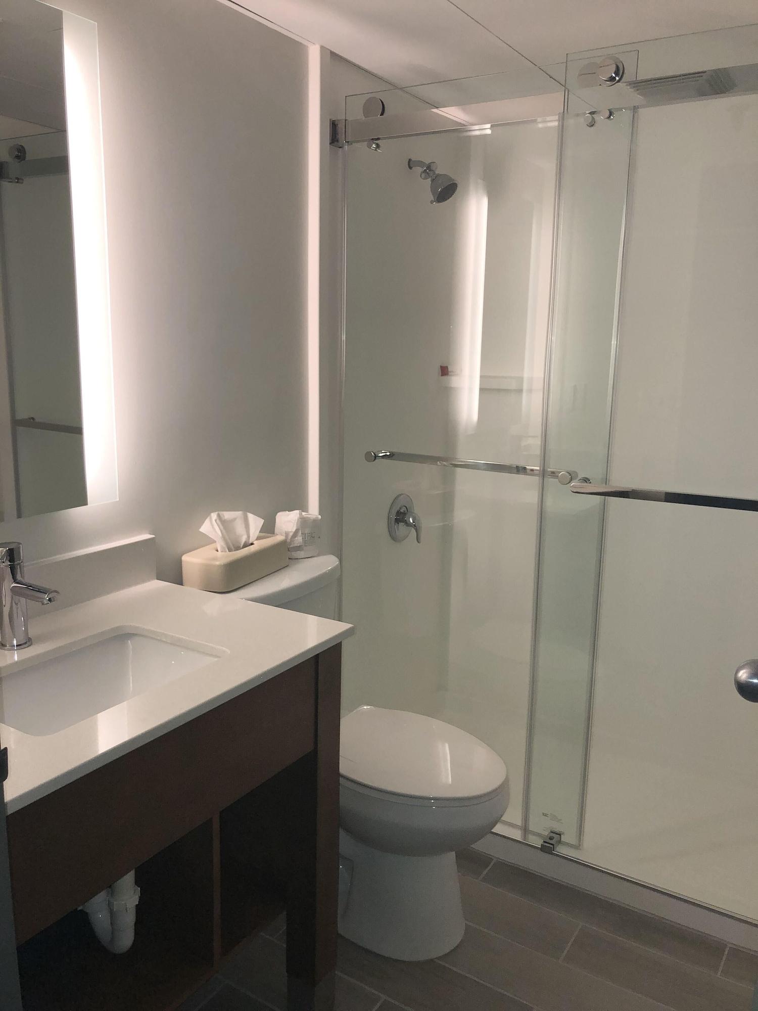 Super 8 By Wyndham Manchester Airport Екстериор снимка