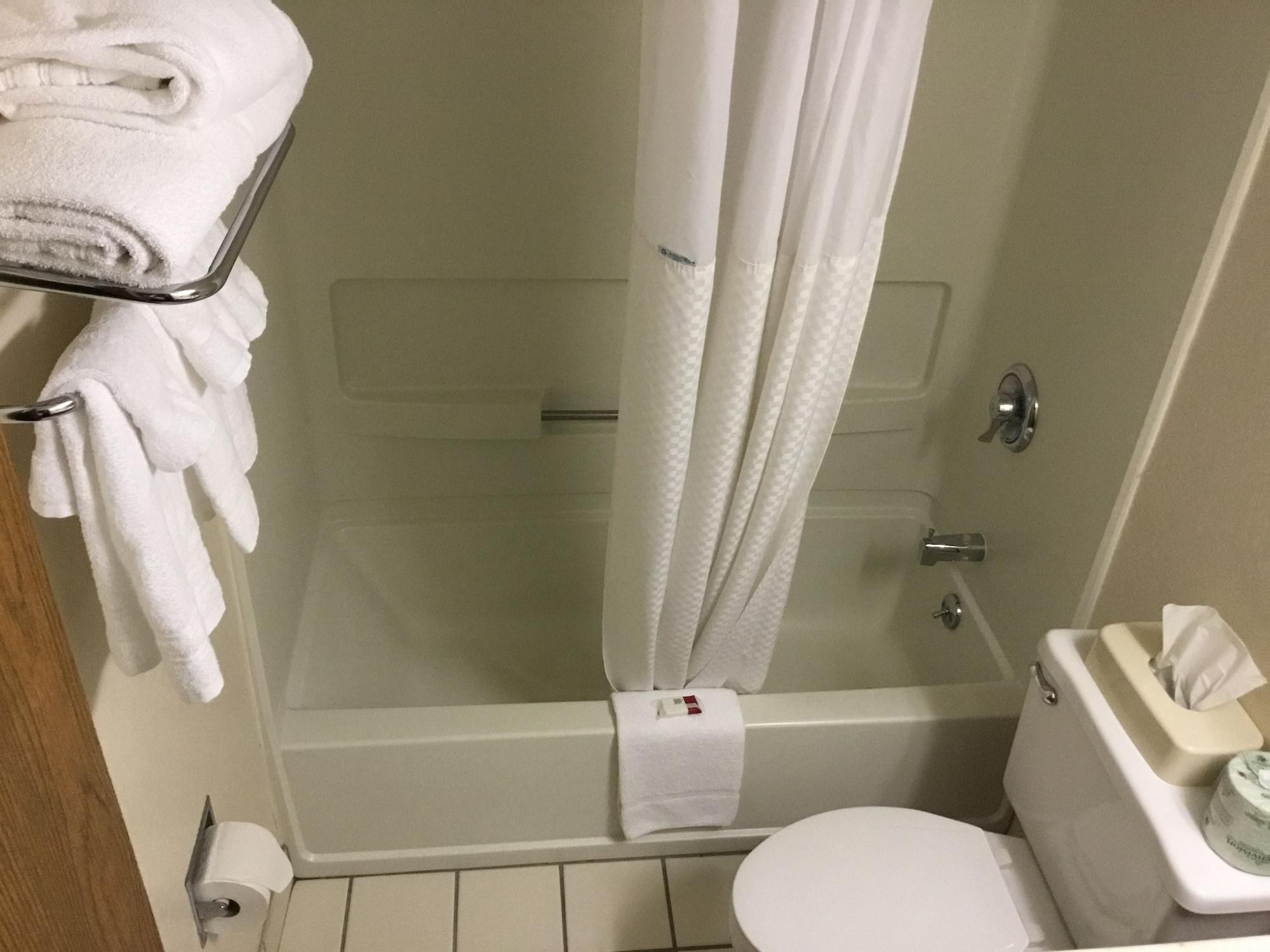 Super 8 By Wyndham Manchester Airport Екстериор снимка
