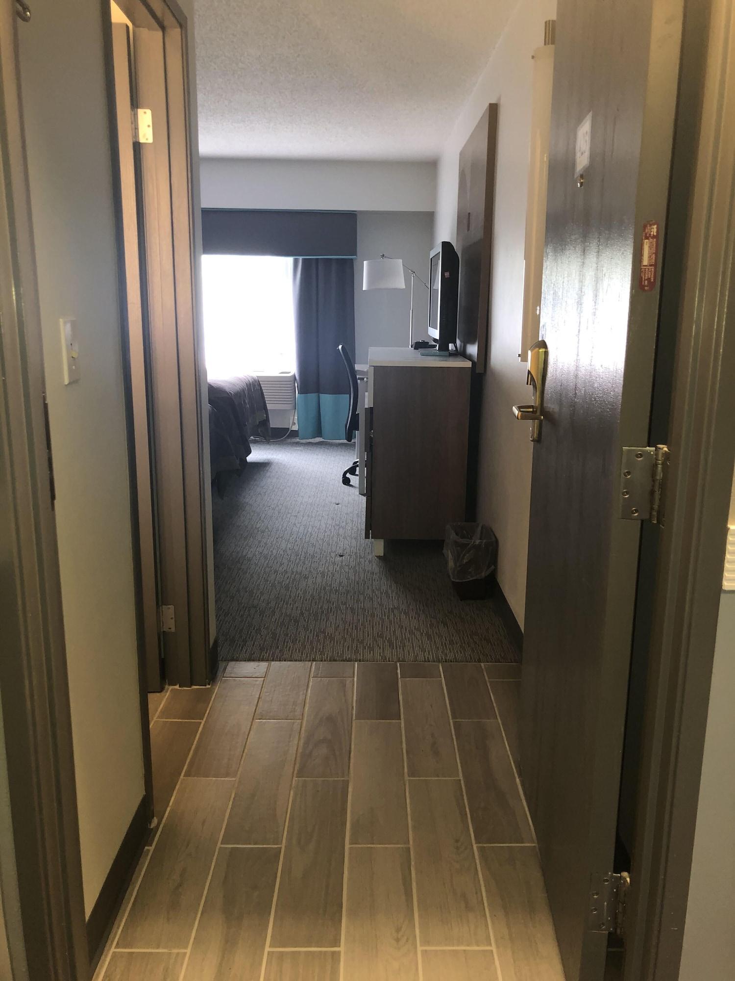 Super 8 By Wyndham Manchester Airport Екстериор снимка