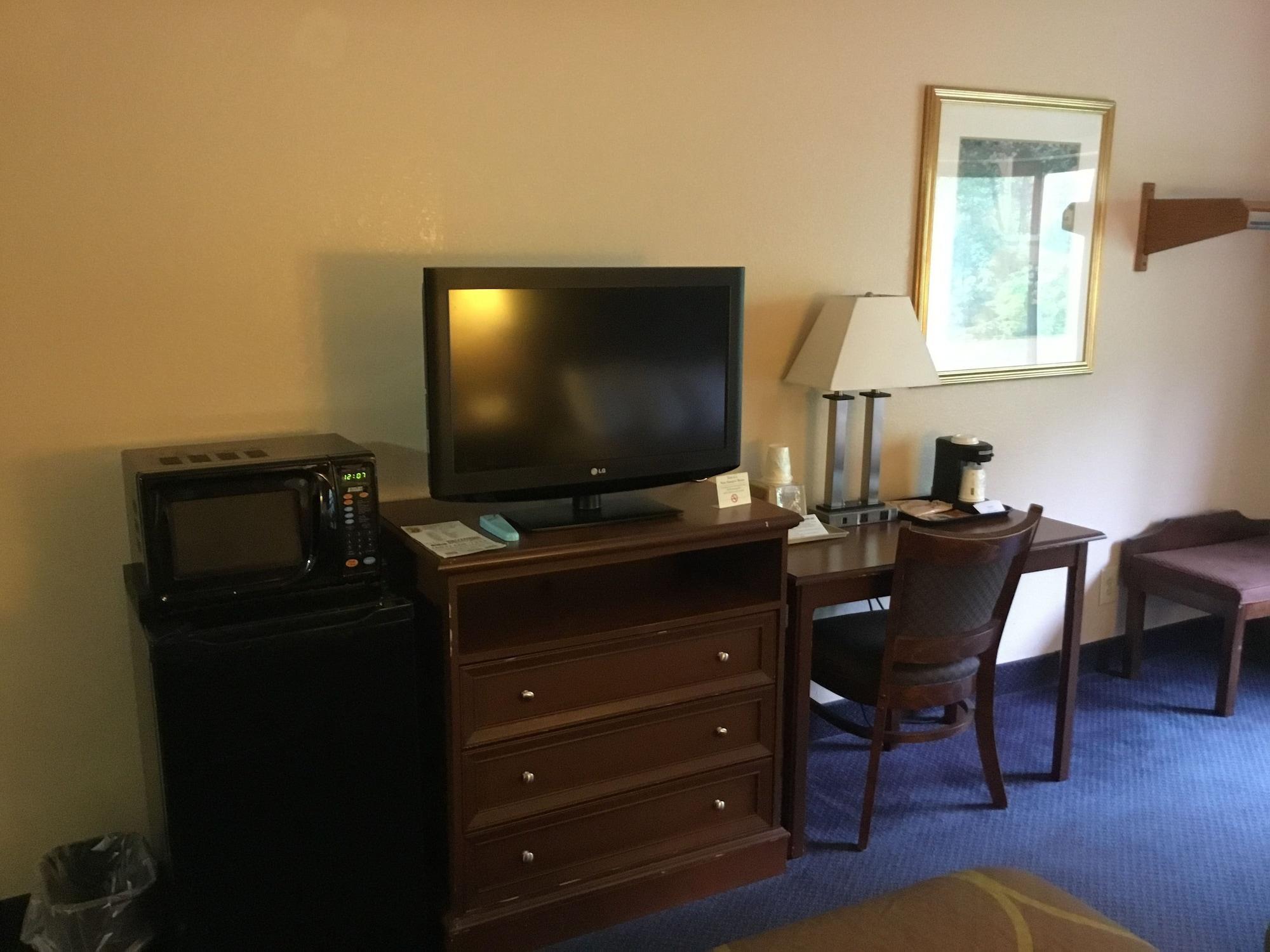 Super 8 By Wyndham Manchester Airport Екстериор снимка