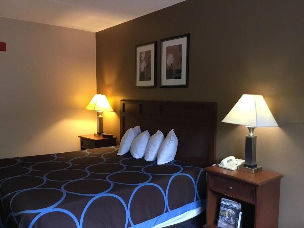 Super 8 By Wyndham Manchester Airport Екстериор снимка